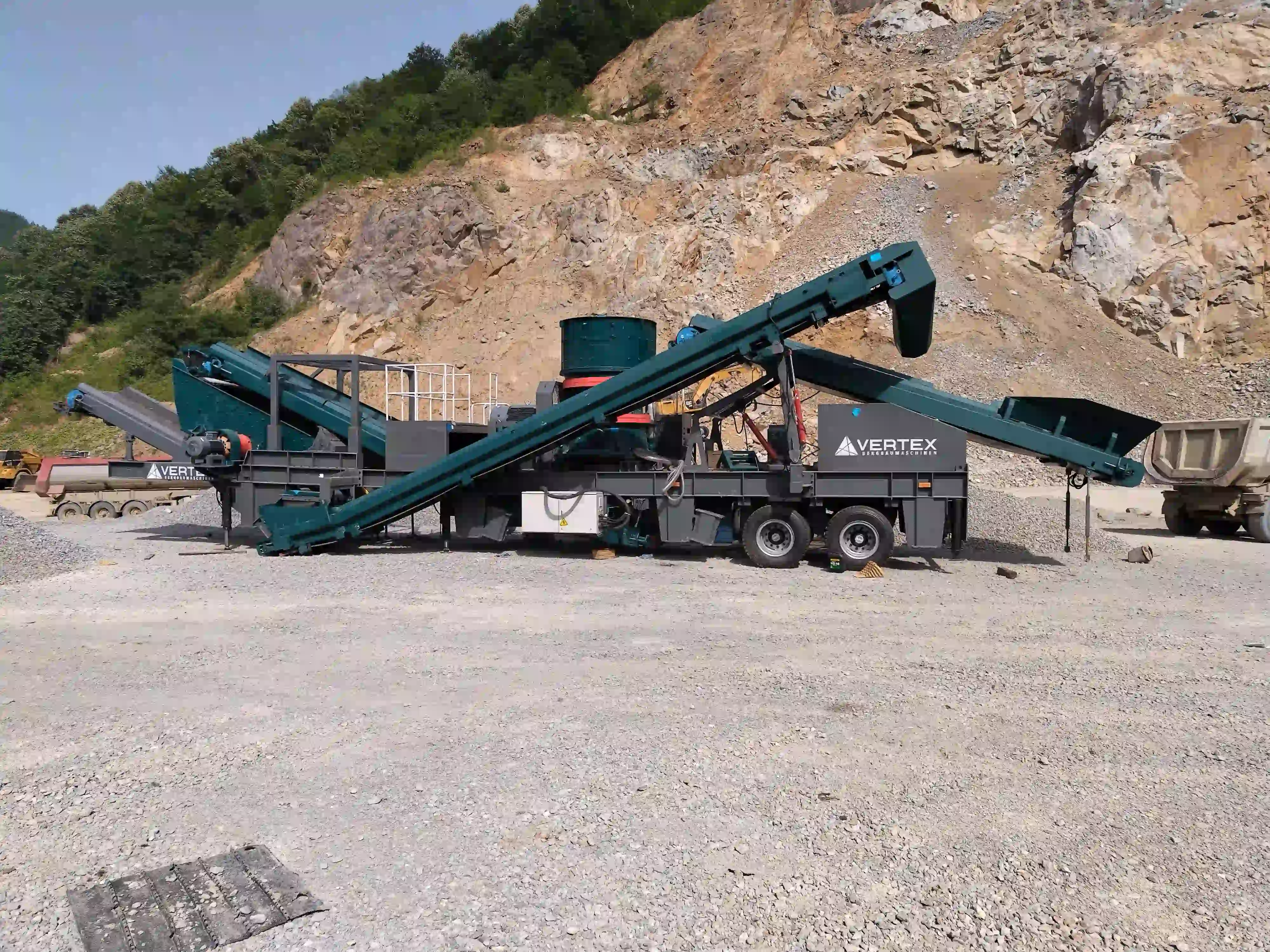 Real scene pictures of VCK Series mobile crushers products